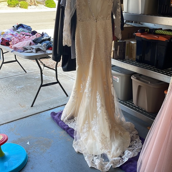 New dress wore - tan color - Picture 4 of 5